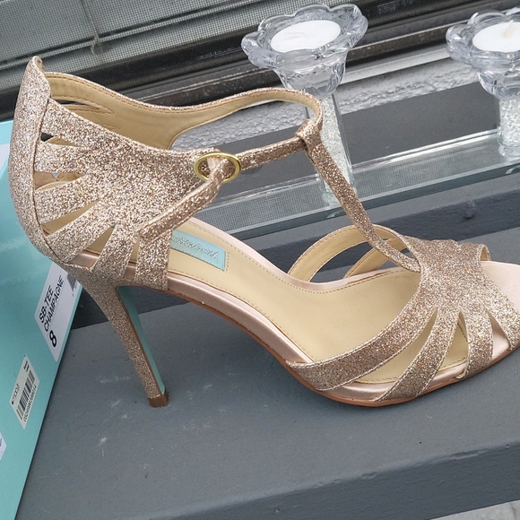 Blue by Betsy Johnson heels - Picture 9 of 9